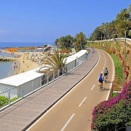 Bella Casa Con Vista Mare A Santo Stefano Imperia Ferienhaus